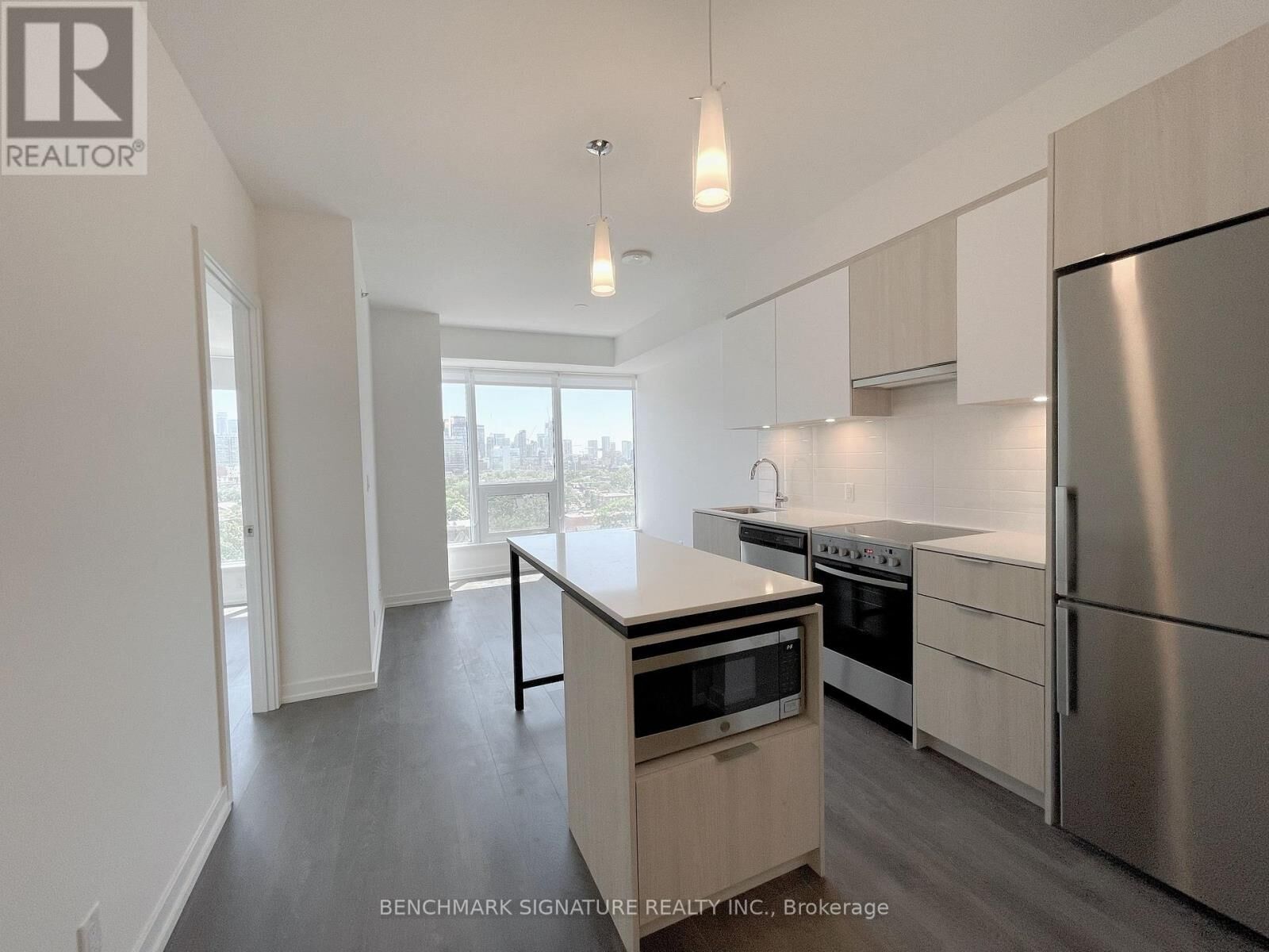 Property Photo:  203 College Street 809  ON M5T 0C8 