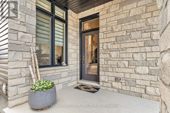 Property Photo:  75 O'Donovan Drive  ON K7C 0S2 