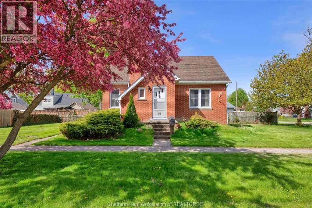 Property Photo:  17 Grand Avenue  ON N8A 4J8 