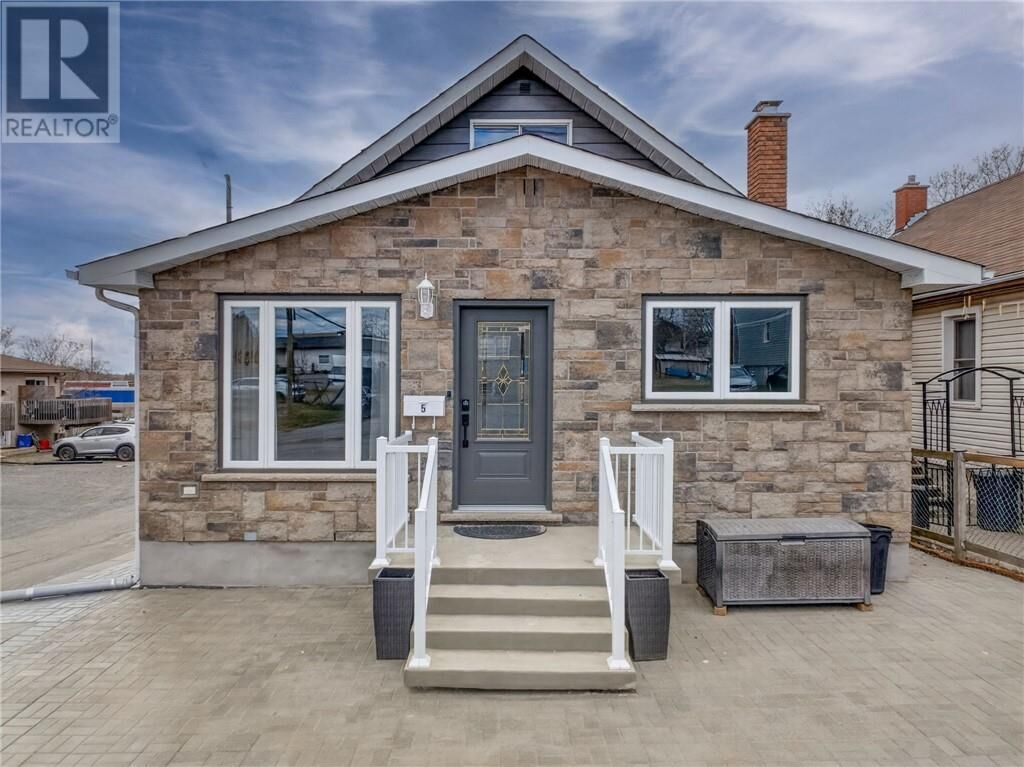 Property Photo:  5 Tuddenham Avenue  ON P3C 3E9 