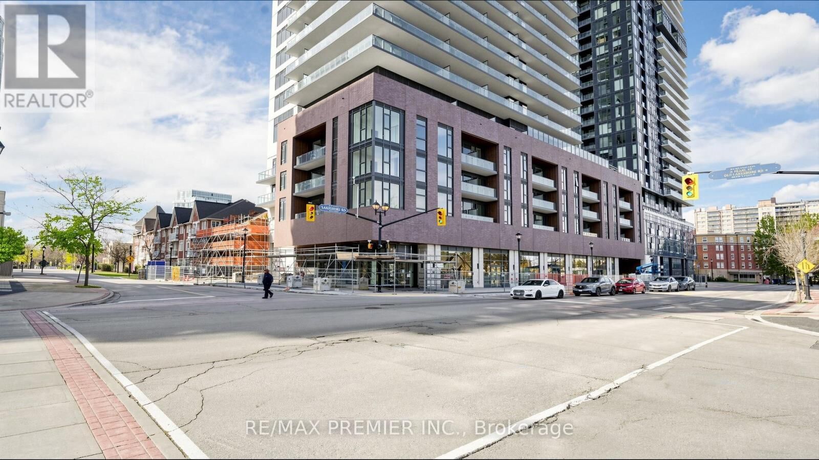 Property Photo:  2075 Lakeshore Road 1108  ON L7R 0H3 