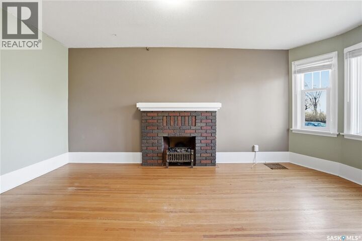 Property Photo:  3727 Victoria Avenue  SK S4T 1M5 