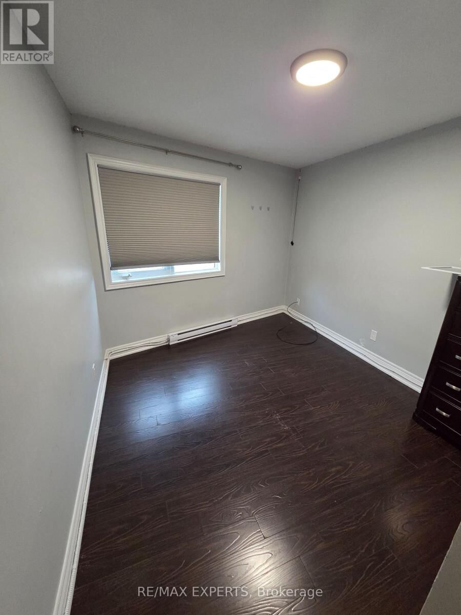 Property Photo:  21 Scarlett Road 1  ON M6N 4J5 