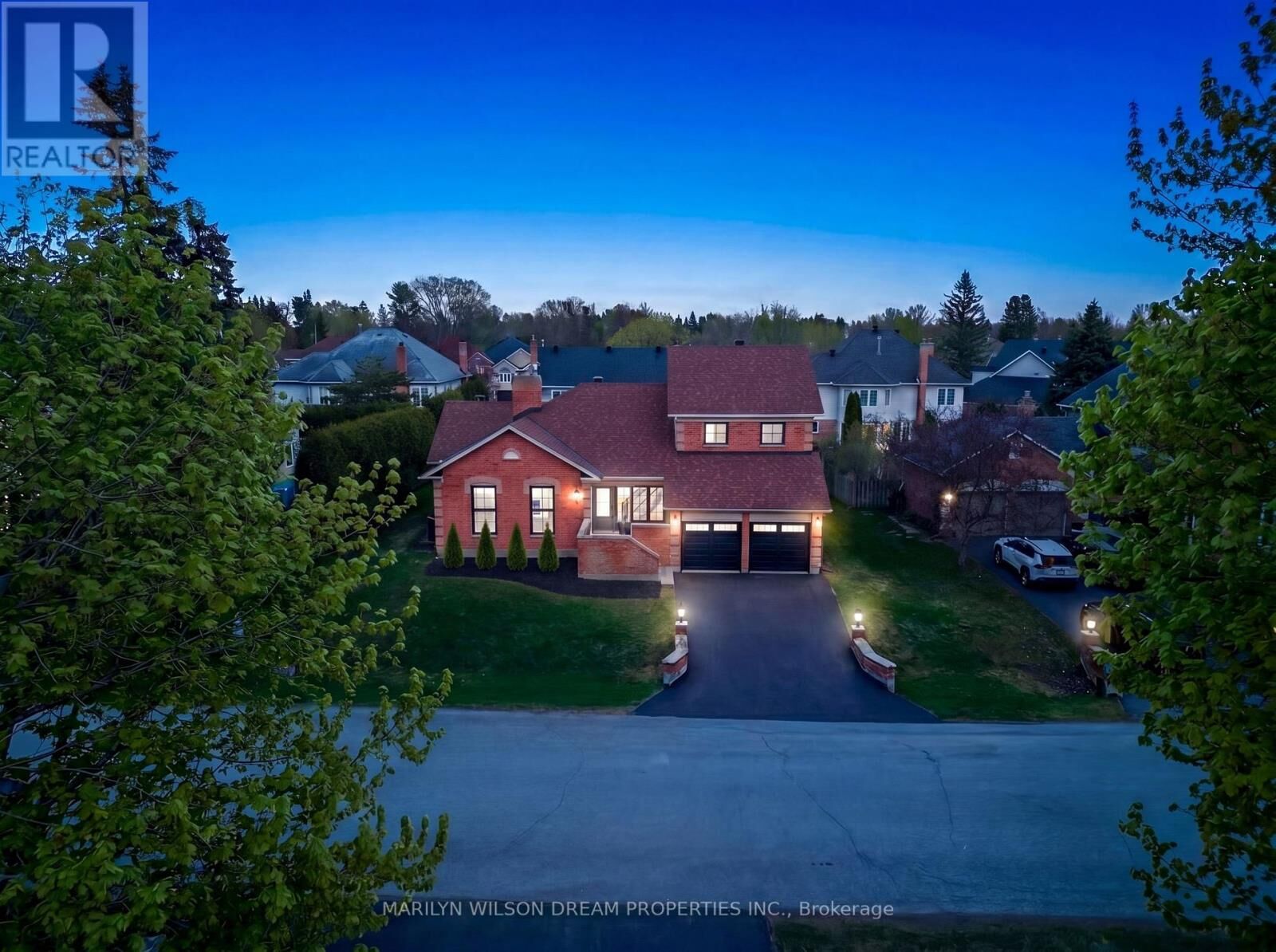 Property Photo:  8 Belton Avenue  ON K2S 1G7 