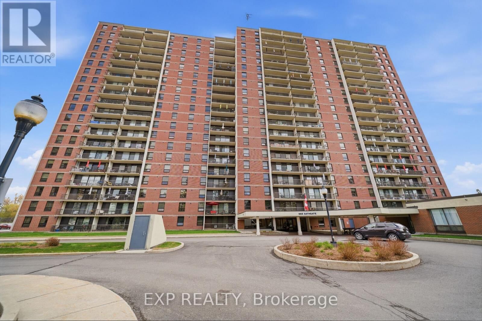 Property Photo:  665 Bathgate Drive 1004  ON K1K 3Y4 