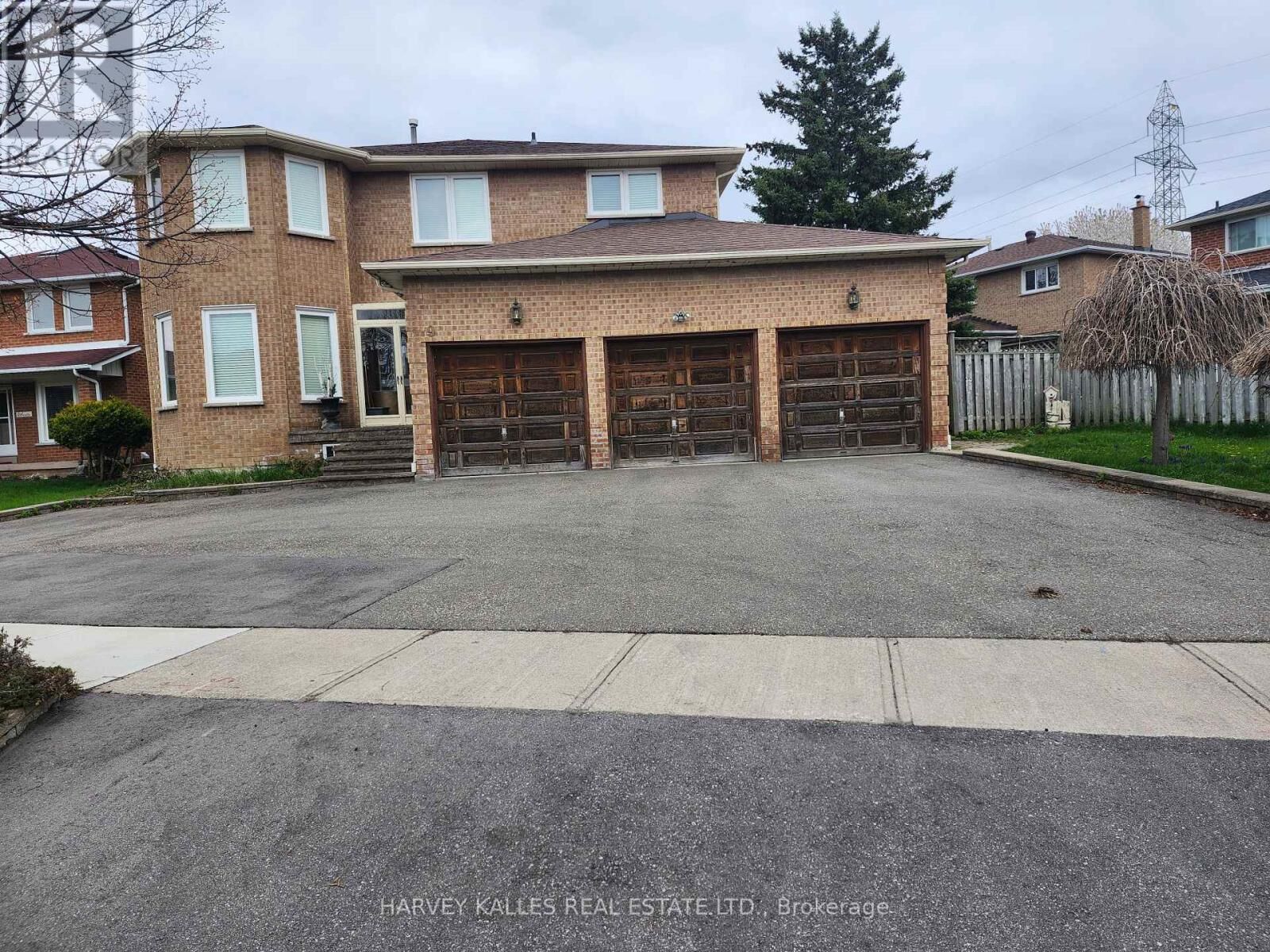 Property Photo:  9 Scarlett Drive Lower  ON L6Y 3R9 