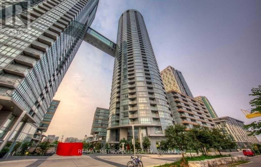 Property Photo:  21 Iceboat Terrace 1210  ON M5V 4A9 