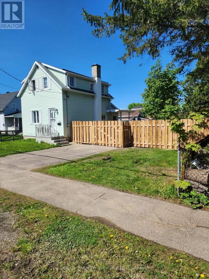 Property Photo:  715 Mary Street  ON K8A 5X8 