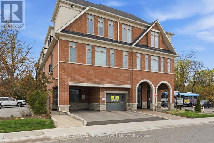 Property Photo:  215 Broadway Street 203  ON L5M 1J1 