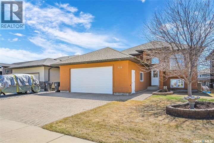 Property Photo:  924 Coppermine Way  SK S0K 0A2 