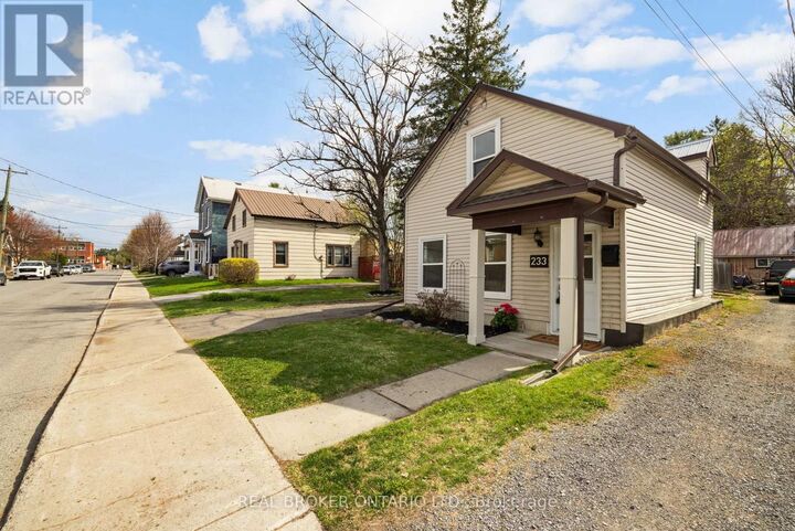 Property Photo:  233 Bell Street  ON K7S 2R7 