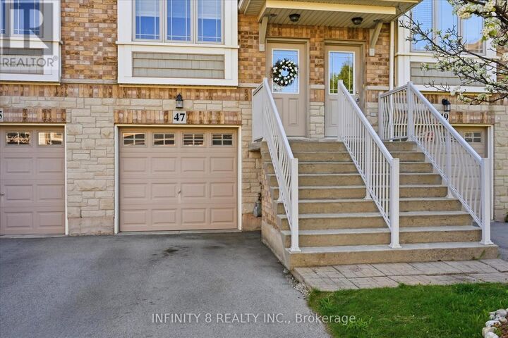 Property Photo:  8 Hemlock Way East 47  ON L3M 0B5 