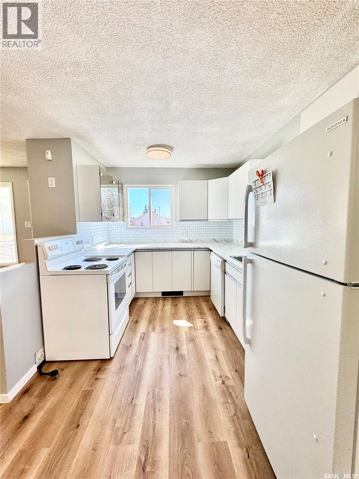 Property Photo:  624 7th Street E  SK S6V 0S8 