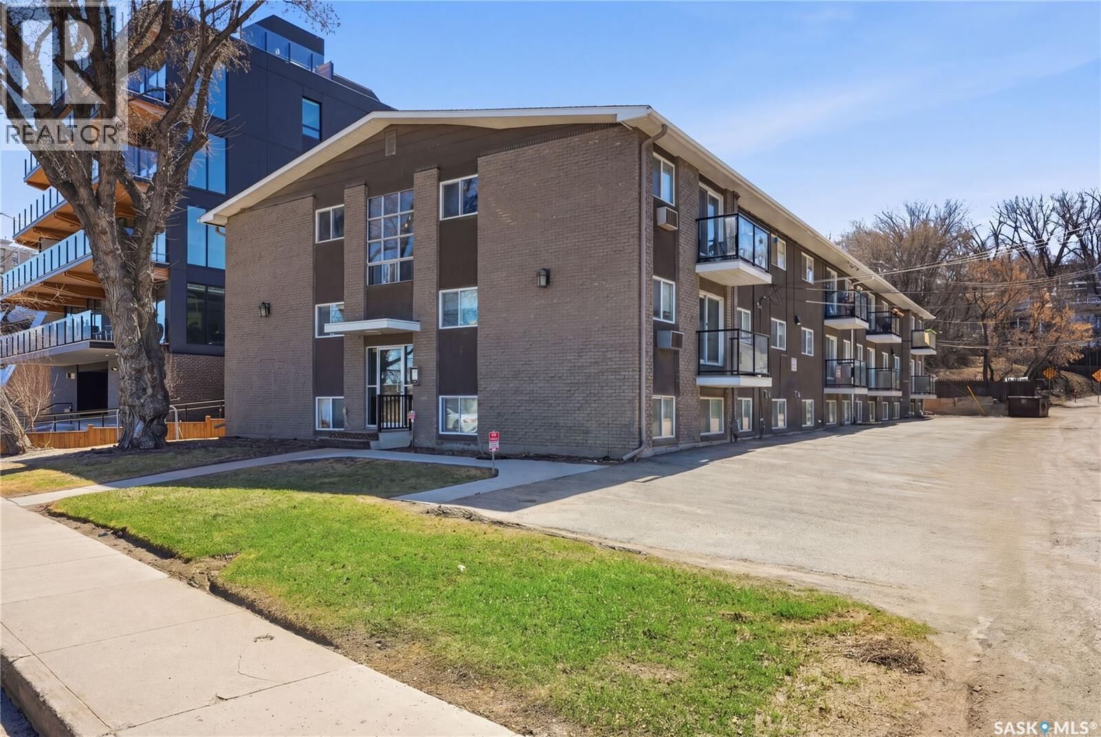 Property Photo:  303 208 Saskatchewan Crescent E  SK S7N 0K6 