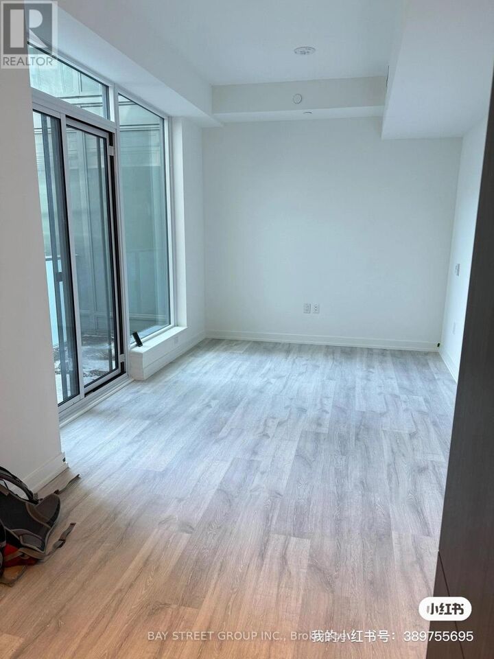 Property Photo:  8 Olympic Garden Drive  ON M2M 0B9 