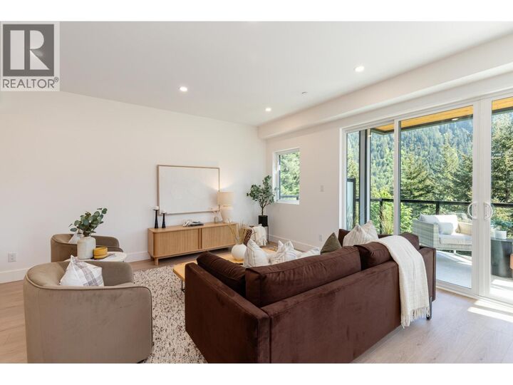 Property Photo:  2098 Crumpit Woods Drive 4  BC V8B 0T6 
