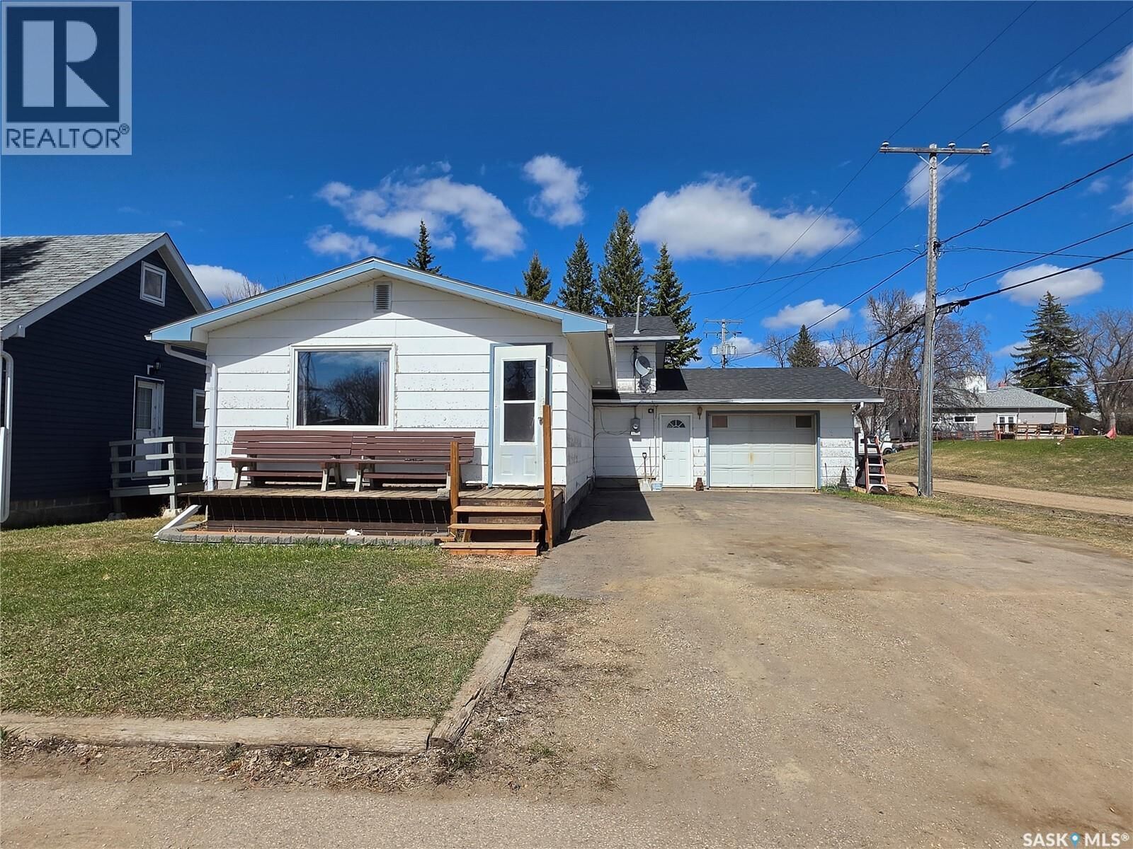 Property Photo:  725 2nd Avenue  SK S0A 3J0 