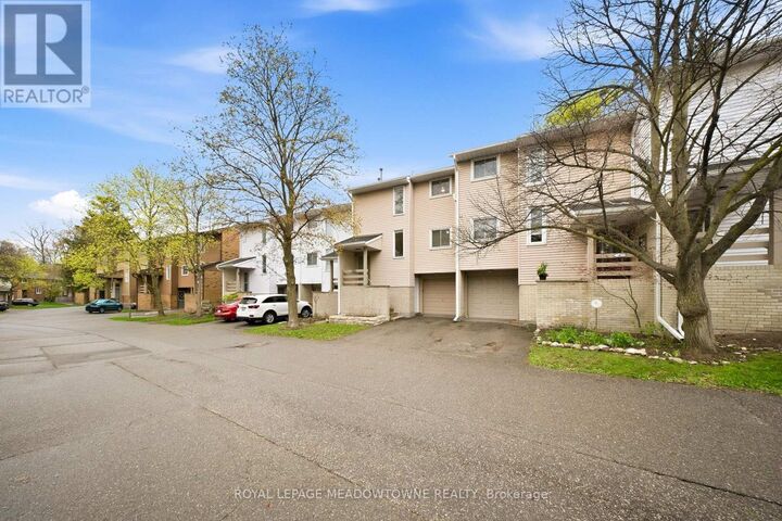Property Photo:  8 Lynden Circle  ON L7G 4Y8 