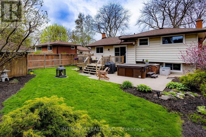 Property Photo:  38 Crescentwood Drive East  ON L2N 4L1 