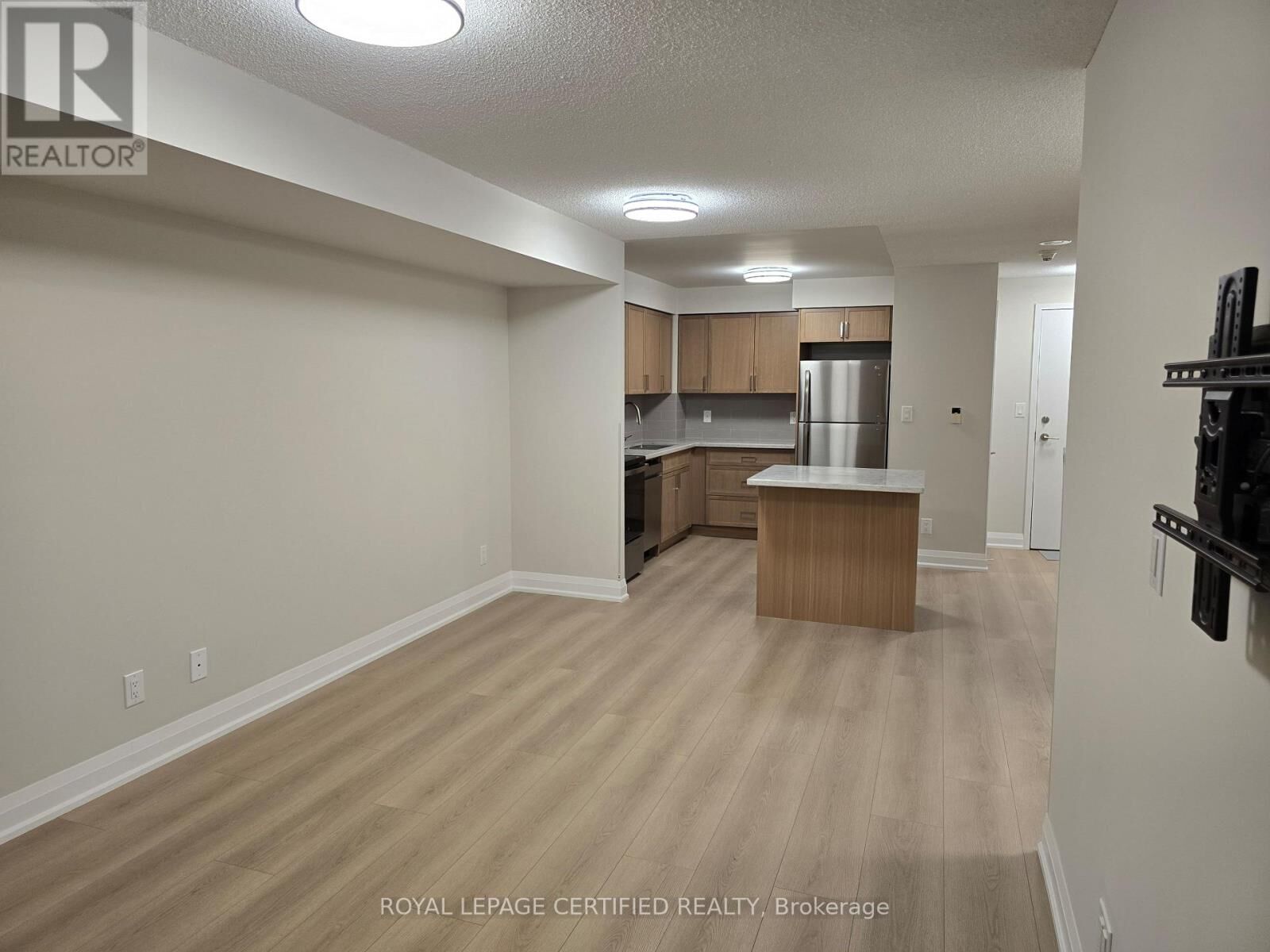 Property Photo:  3880 Duke Of York Boulevard 2103  ON L5B 4M7 