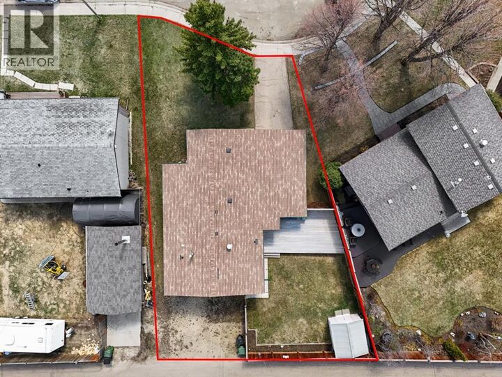 Property Photo:  6310 44A Avenue  AB T4V 0B4 