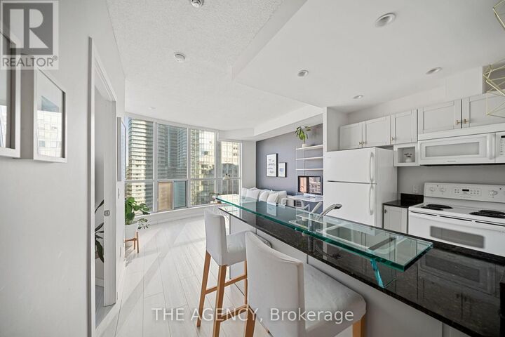 Property Photo:  208 Queens Quay West 3313  ON M5J 2Y5 