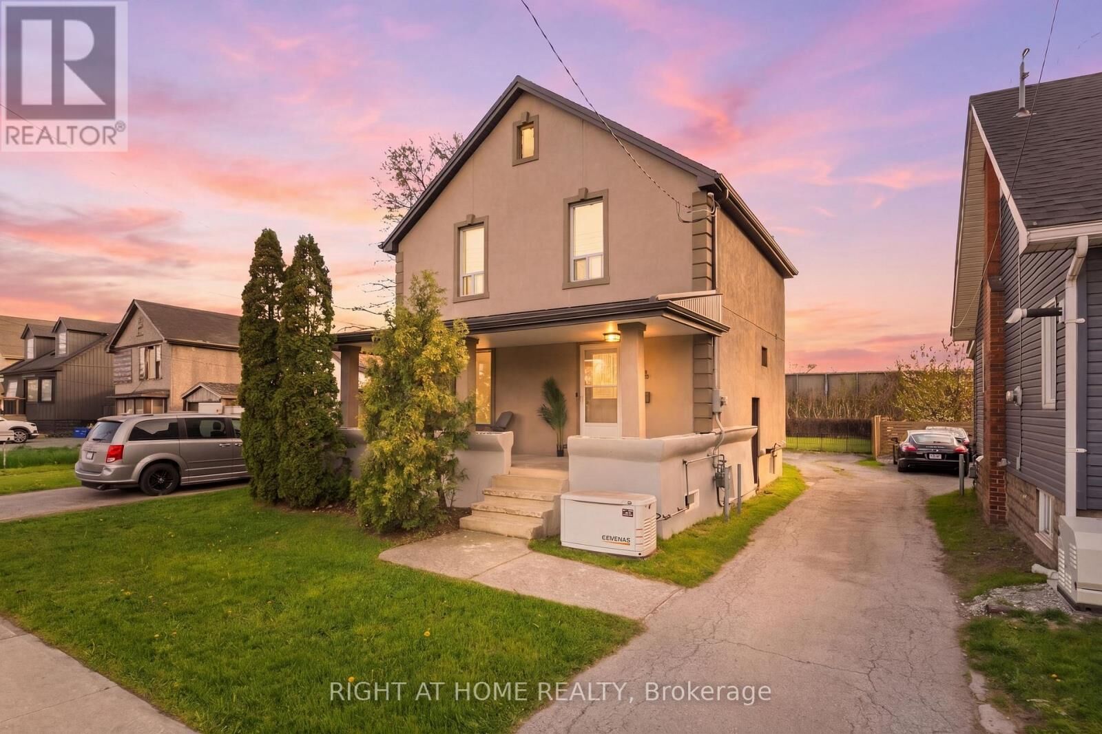 Property Photo:  204 Beach Boulevard  ON L8H 6V9 