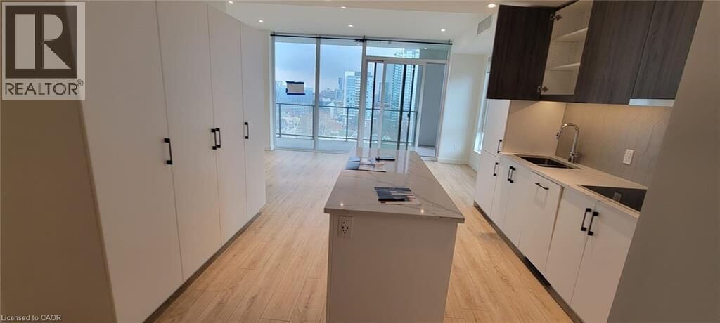 Property Photo:  741 King Street West 1012  ON N2G 1E5 