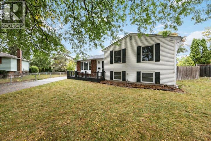 Property Photo: 1060 Camelot Crescent ON N7S 3L3