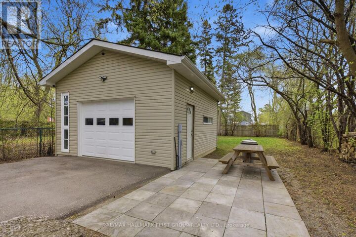 Property Photo:  215 Park Road South  ON L1J 4H1 