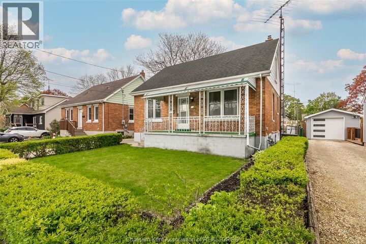 Property Photo:  118 Alexandra Avenue  ON N7M 1Y3 