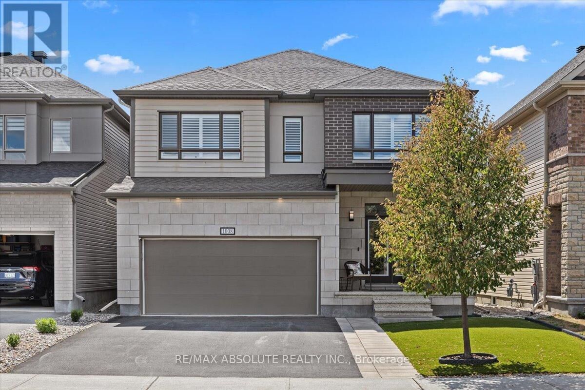 Property Photo:  1008 Manege Street  ON K2S 0Y7 