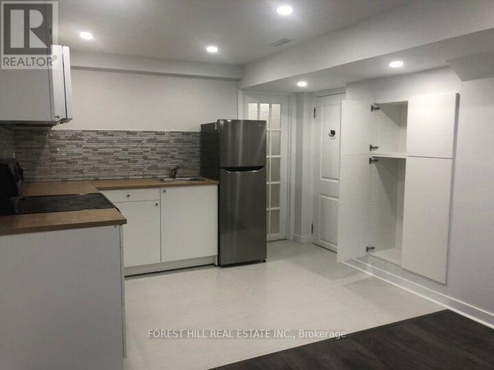 Property Photo:  290 Britannia Avenue Lower  ON L3Z 1A7 