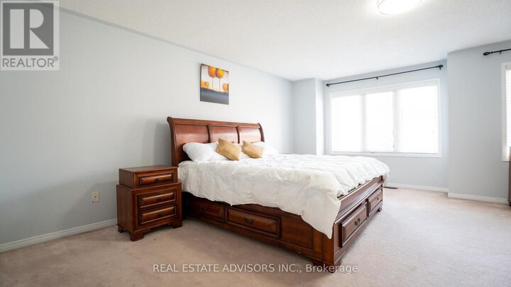 Property Photo:  556 Forsyth Farm Drive  ON L4A 0N3 