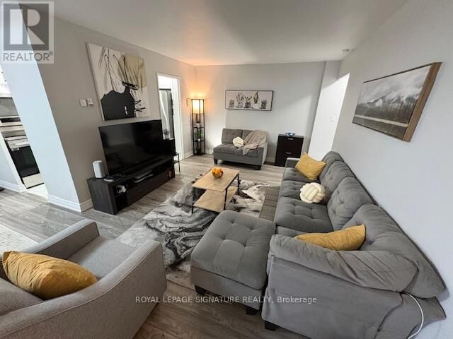 Property Photo:  5 Massey Square 1701  ON M4C 5L6 