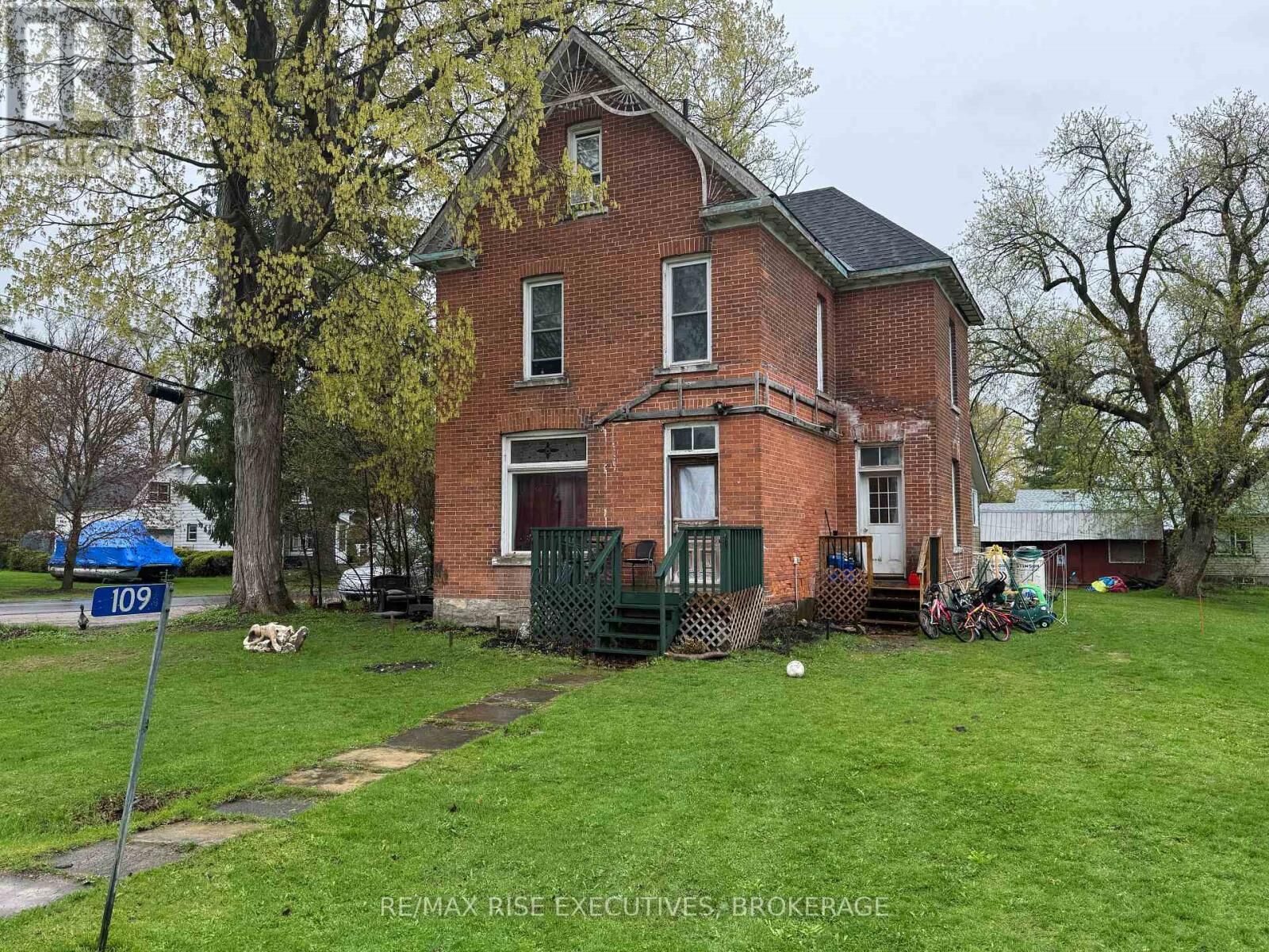 Property Photo:  109 Adelaide Street  ON K0H 2N0 