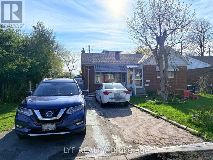 Property Photo:  22 Ivordale Crescent Rm A  ON M1R 2W6 