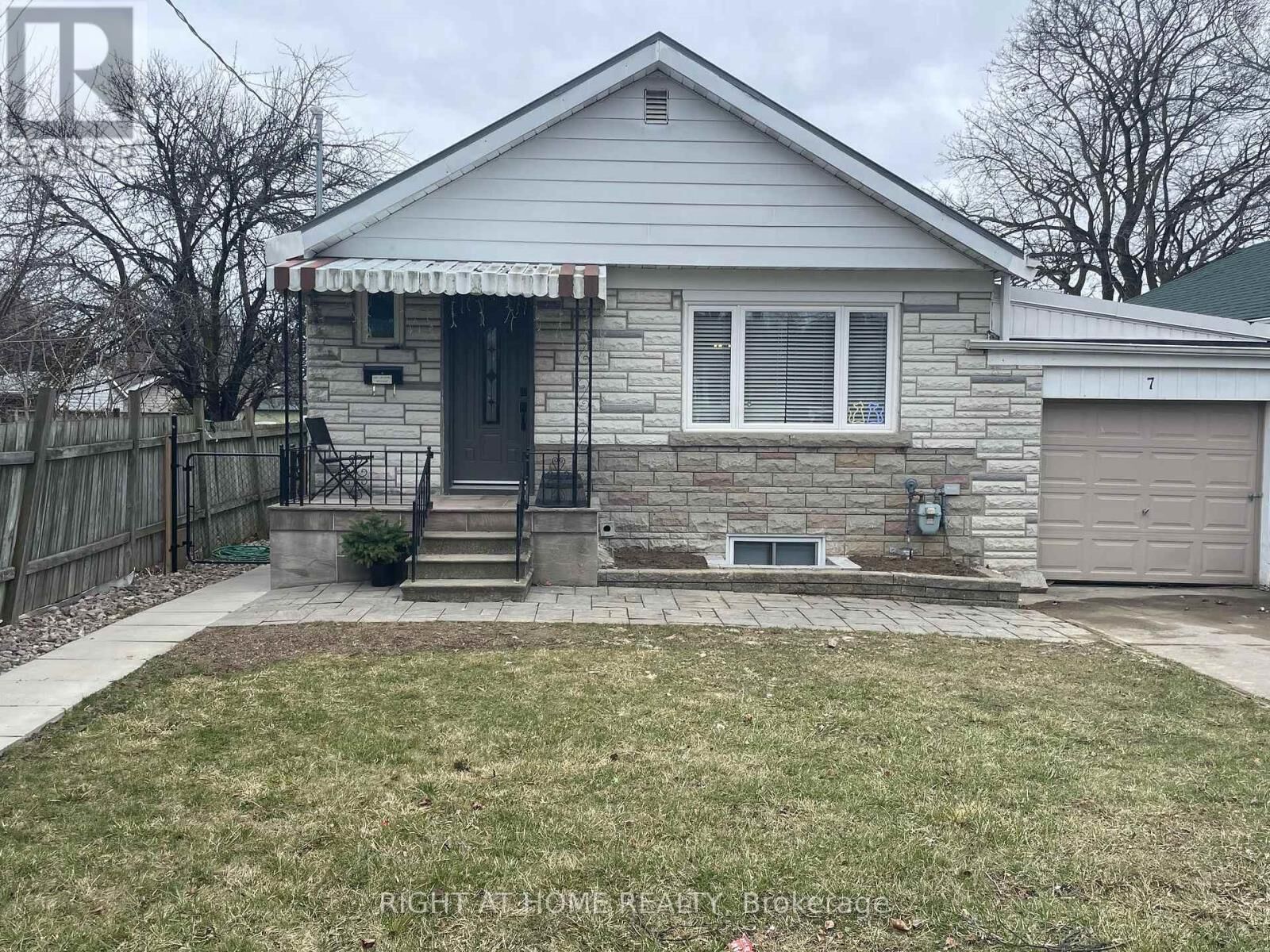 Property Photo:  7 Bassett Avenue  ON M1L 2A2 