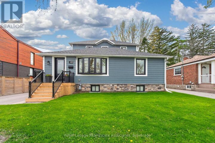 Property Photo:  40 Briarwood Avenue  ON L5G 3N6 
