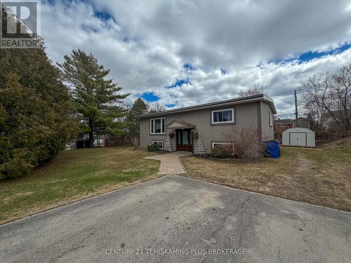 Property Photo:  494 Amwell Street  ON P0J 1K0 