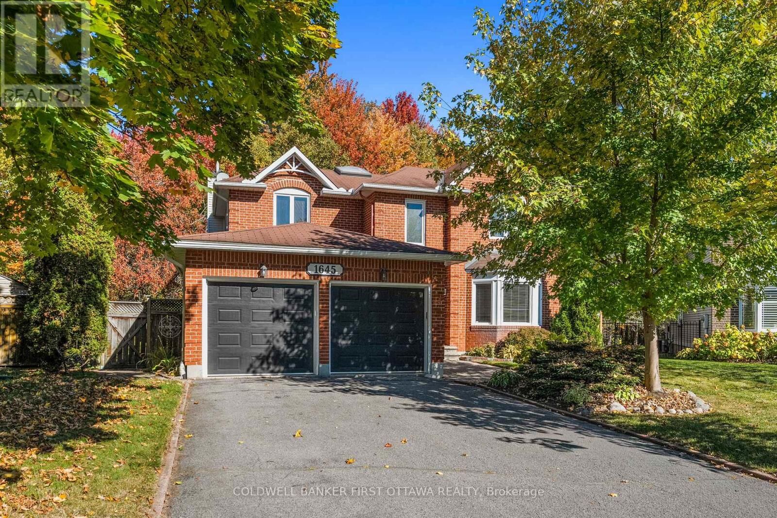 Property Photo:  1645 Des Ravins Place  ON K1C 6H3 