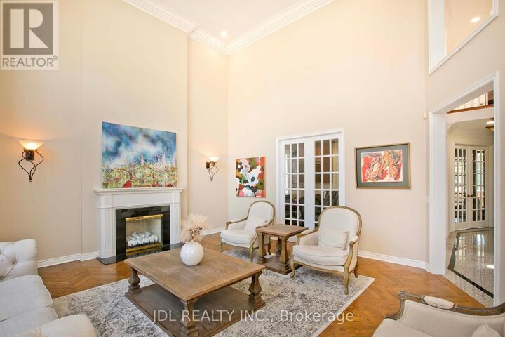 Property Photo:  53 Aldershot Crescent  ON M2P 1L7 