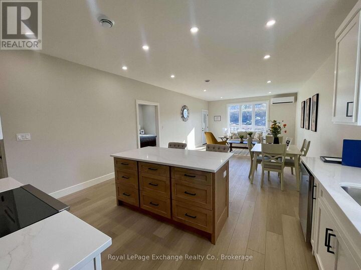 Property Photo:  12 West Mercedes Crescent North  ON N2Z 1G8 