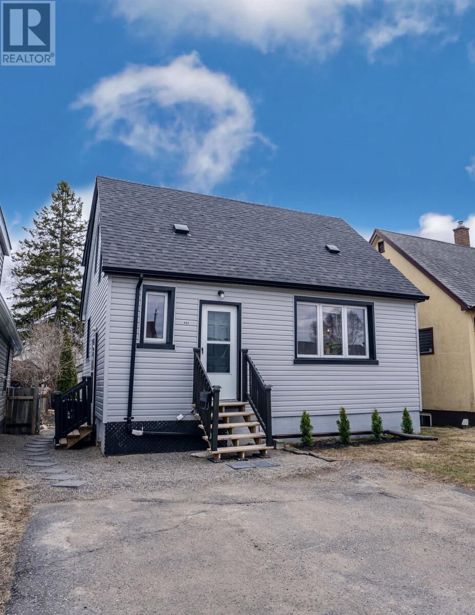 Property Photo:  492 Brock St E  ON P7E 4H7 