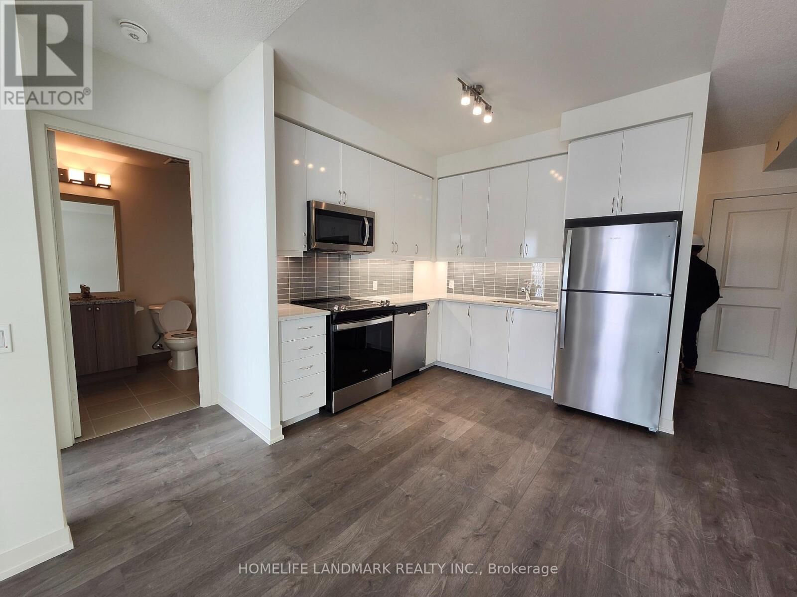 Property Photo:  4955 Yonge Street 1007  ON M2N 0L8 
