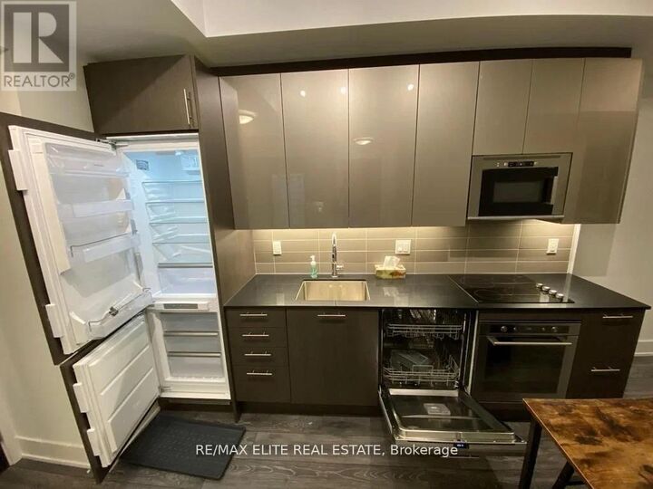 Property Photo:  403 Church Street 2611  ON M4Y 0C9 