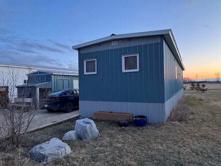 Property Photo:  8 8A Kenbro Park Road  MB R0E 0C0 