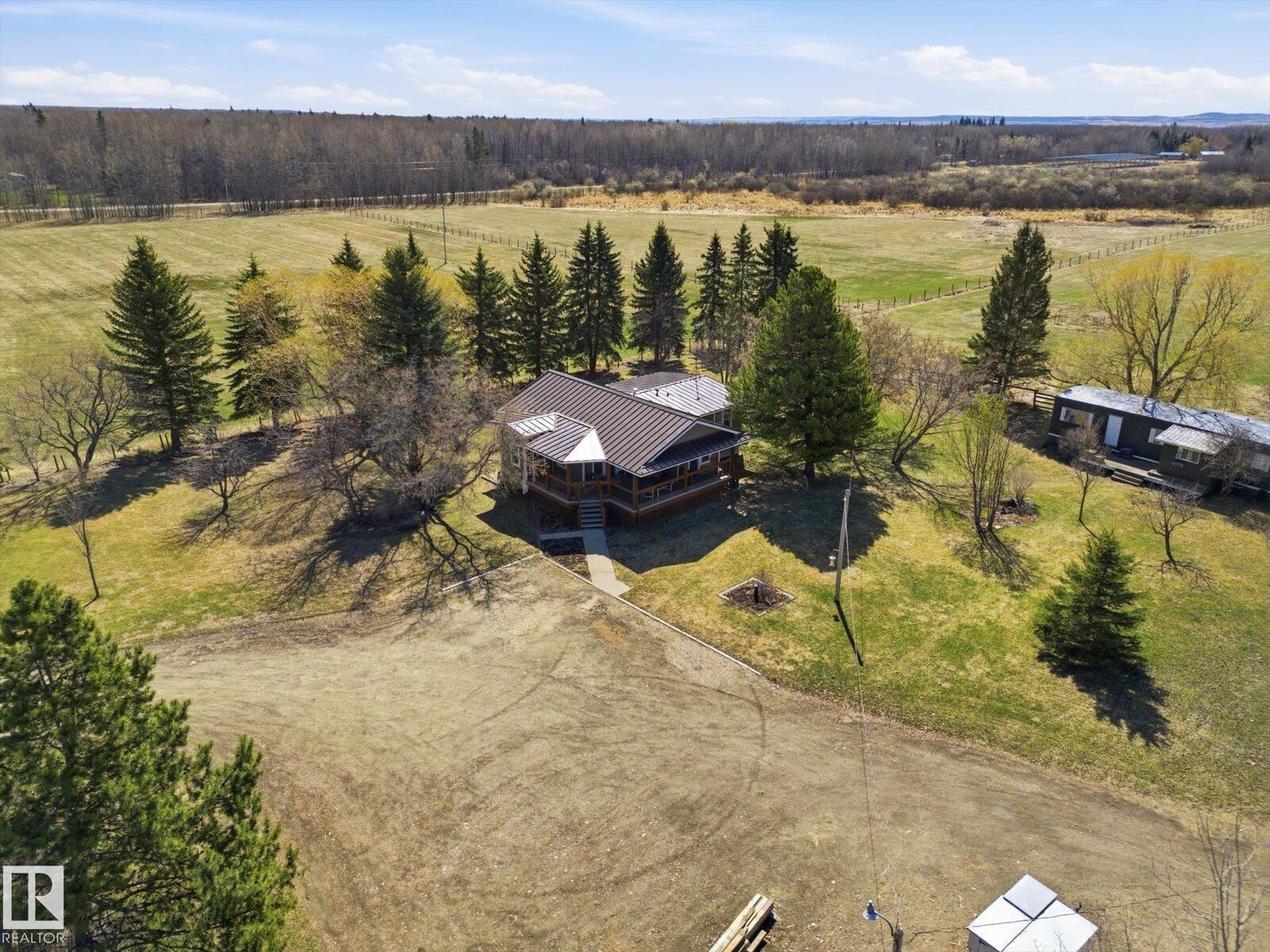 Property Photo:  5503 Twp Road 534  AB T0E 0V0 