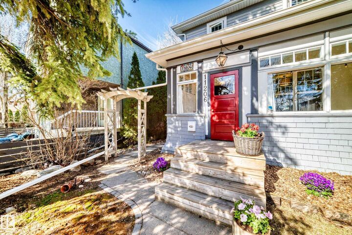 Property Photo:  11206 126 Street NW  AB T5M 0R2 