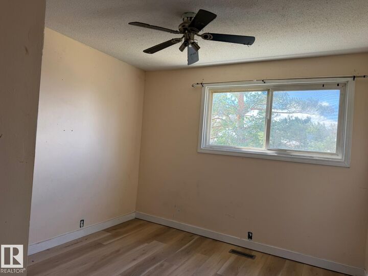 Property Photo:  163 Mayfair Mews Mews NW  AB T5E 5R7 